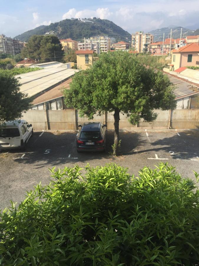 A Due Passi Dal Mare Apartment Vallecrosia Bagian luar foto